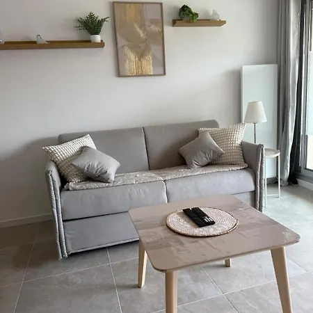 La Parenthese - 50 M De La *